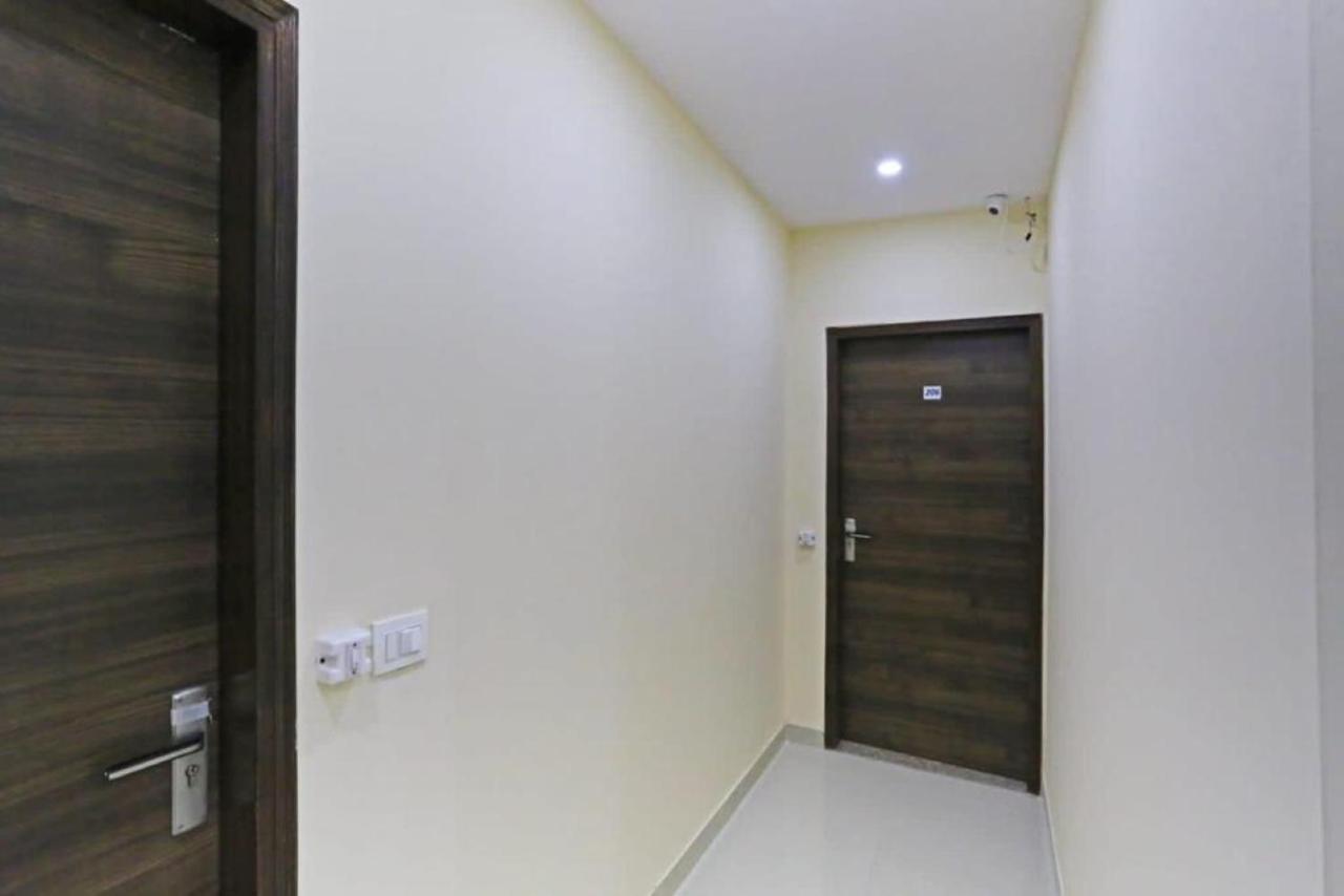 Hotel Mannat Bhera Enclave New Delhi Ngoại thất bức ảnh